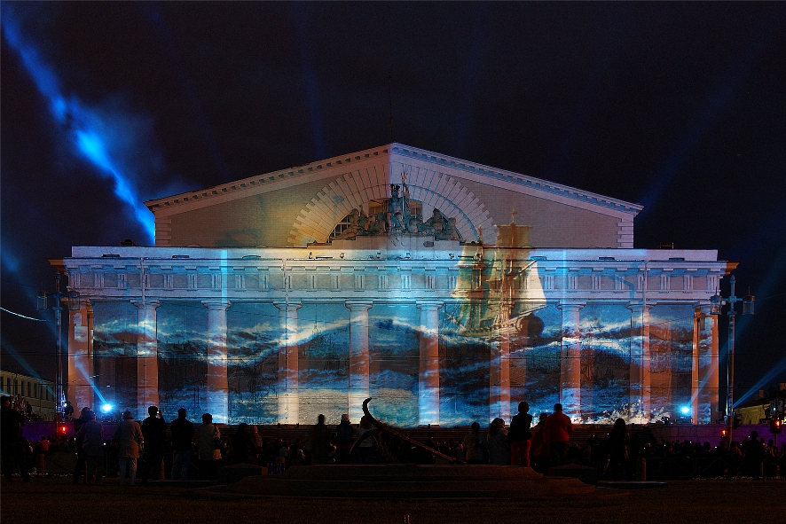 В 2003 году несколько  картин представляли Россию на международном форуме в Санкт-Петербурге на лазерном шоу для глав государств.